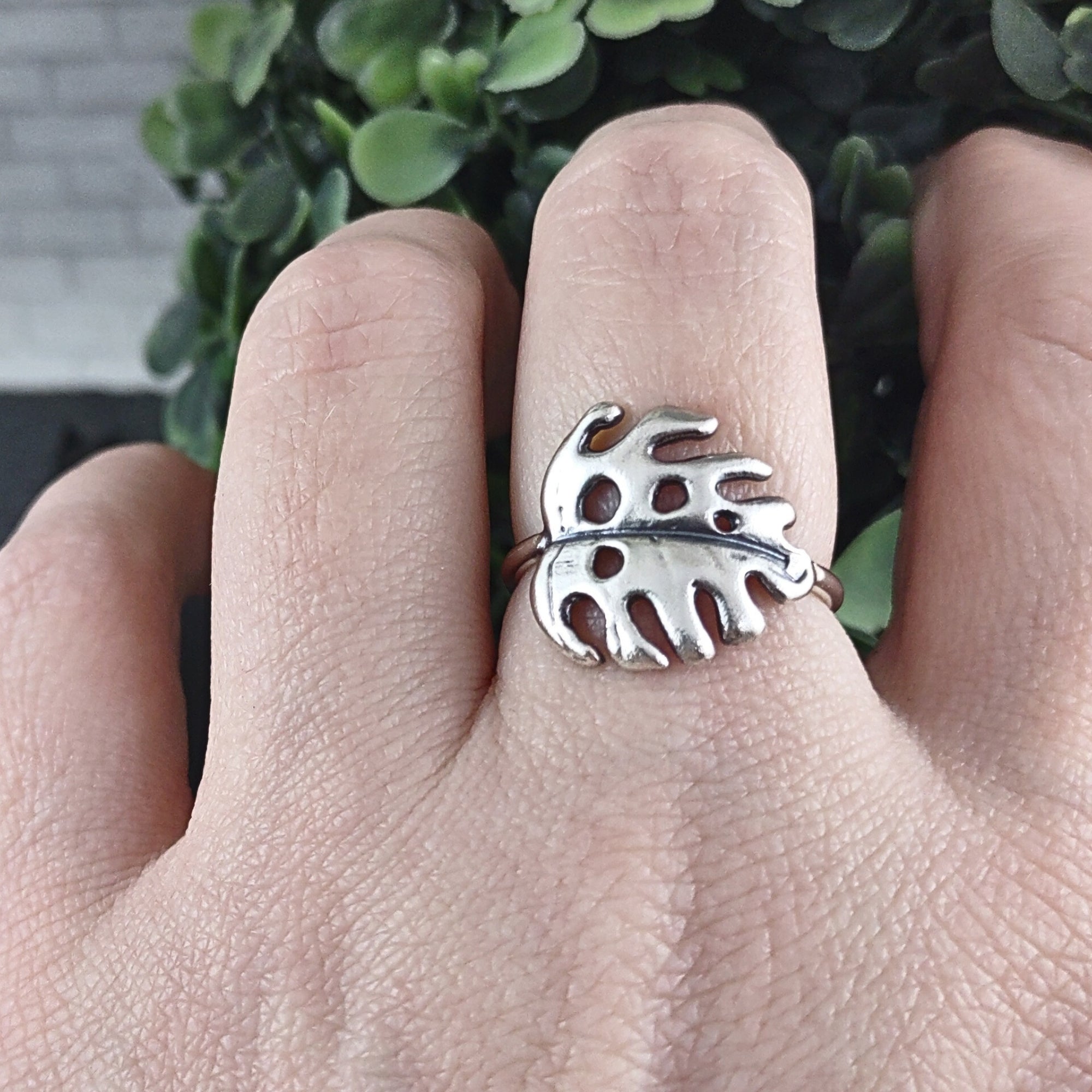 Monstera Ring in Sterling Silver