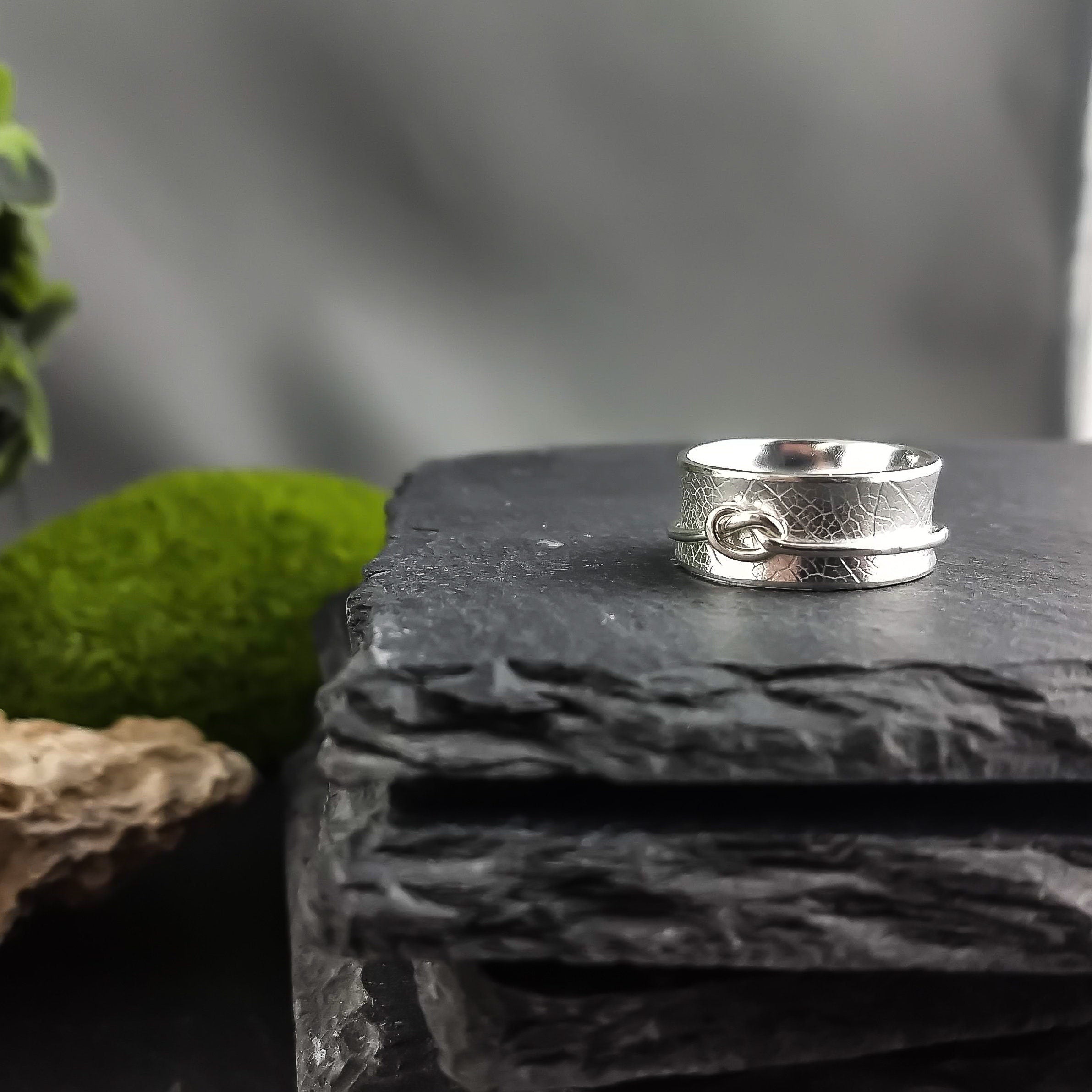 Bague de Méditation Sept Chakras en Argent Sterling - Circulaire en ligne