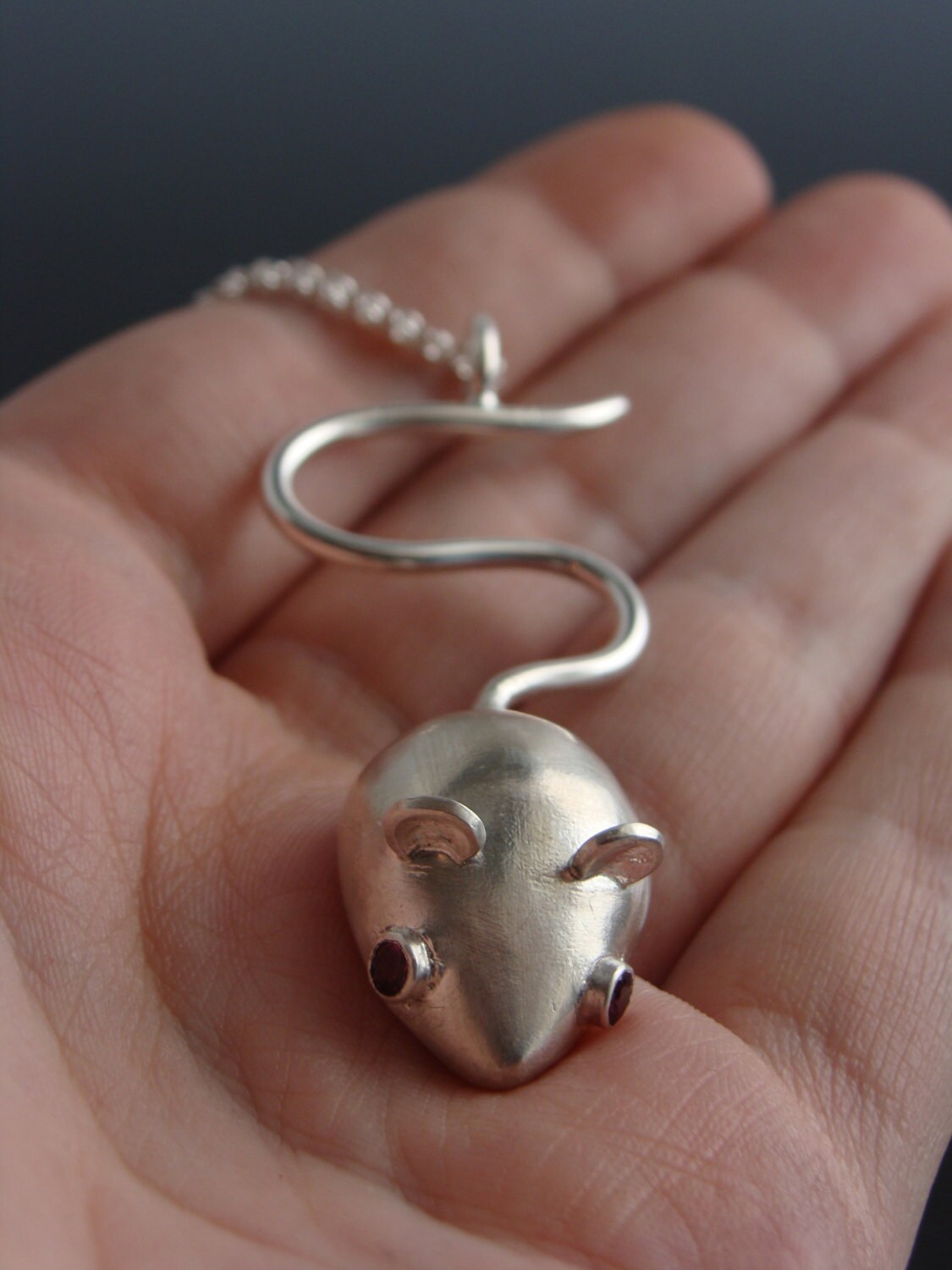 Mouse pendant in sterling silver and fine stone