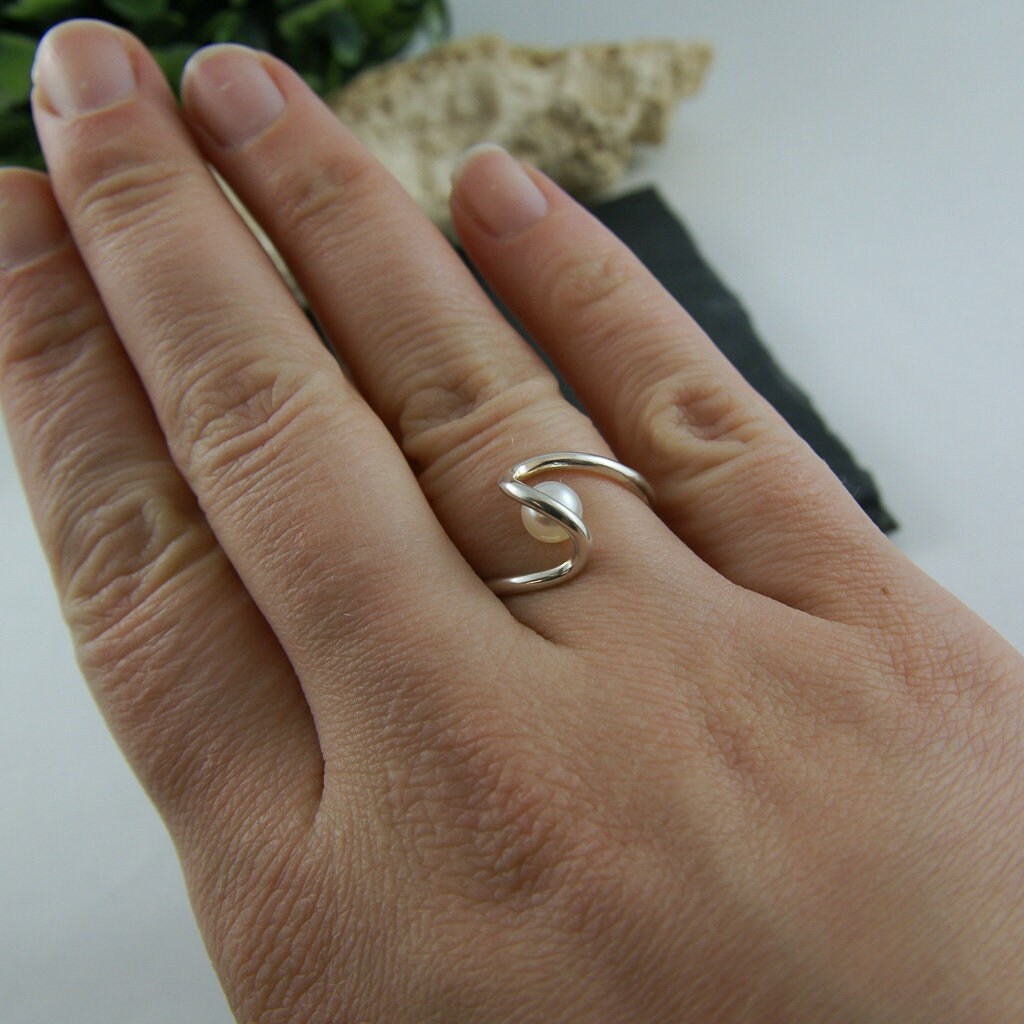 925 silver women's hidden pearl ring