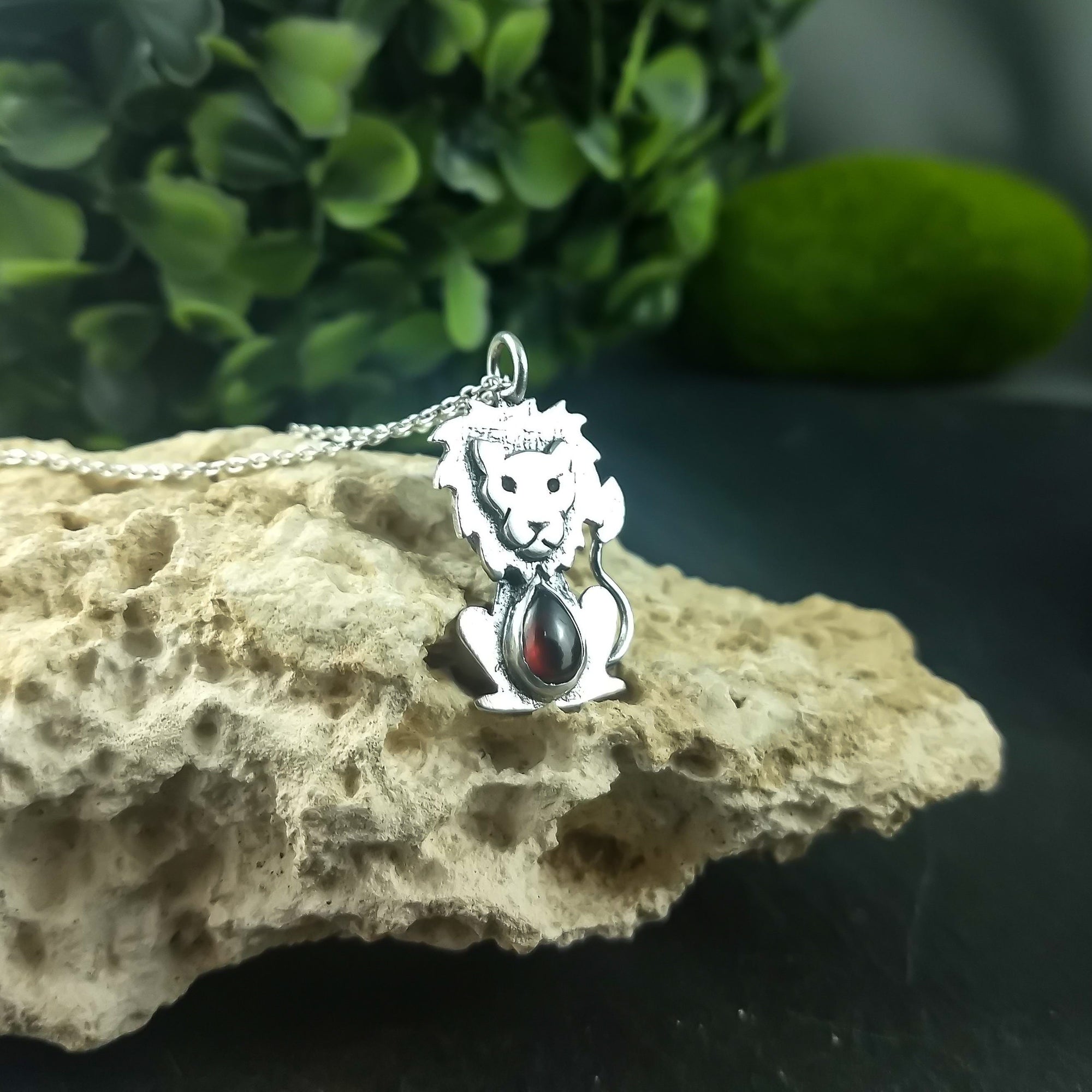 Sterling silver lion pendant with fine stone