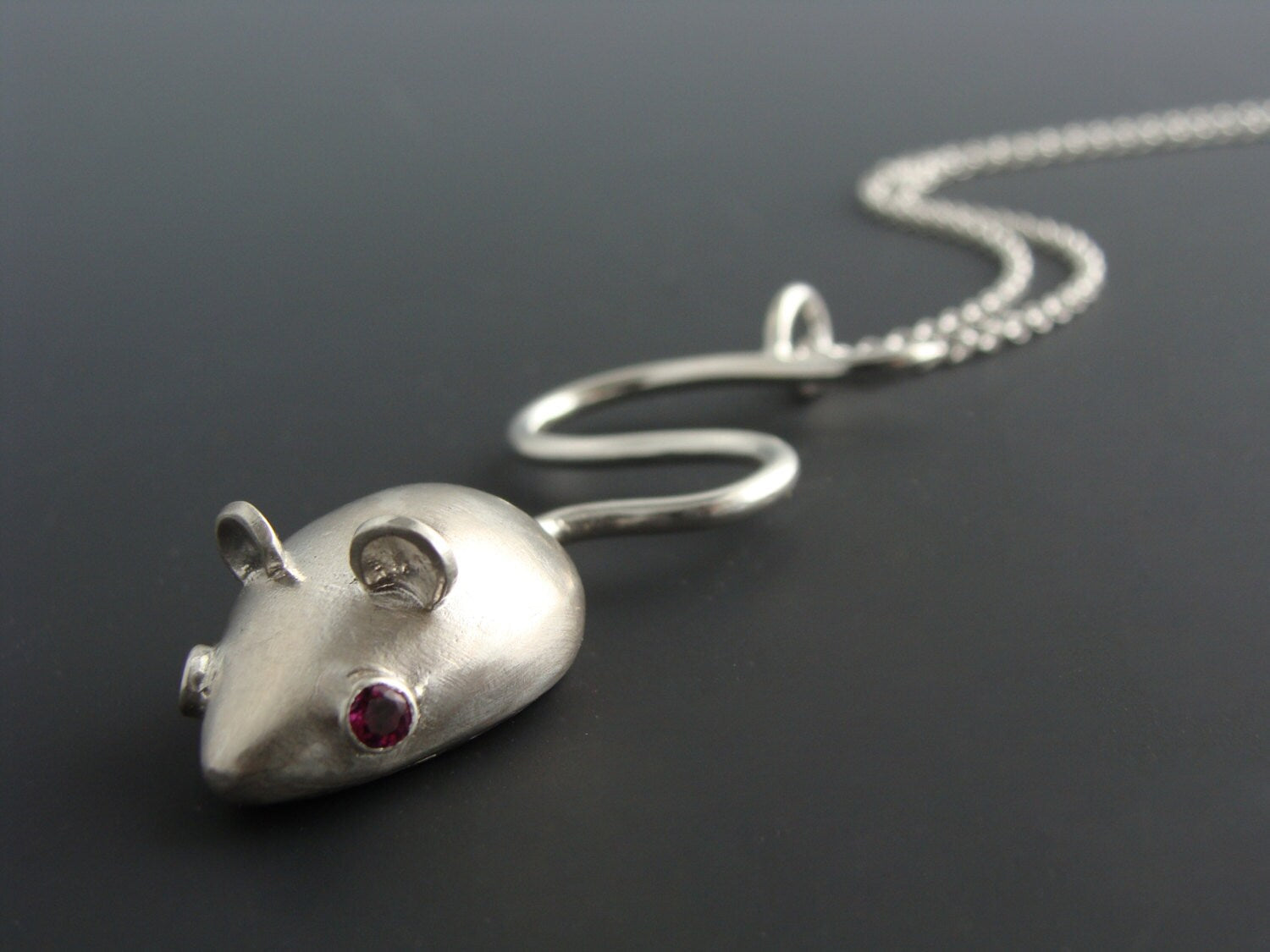 Mouse pendant in sterling silver and fine stone